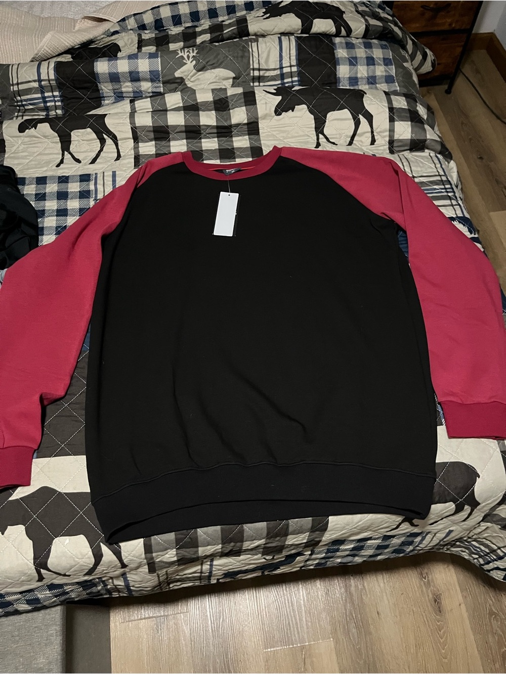 NWT MENS SWEATSHIRT SIZE 5XL BUT FITS LIKE A 2XL